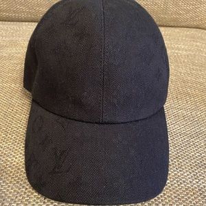 Louis Vuitton Black Monogram Essential Cap Hat